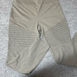 LuLaRoe Luxe Olive Leggings size 2x